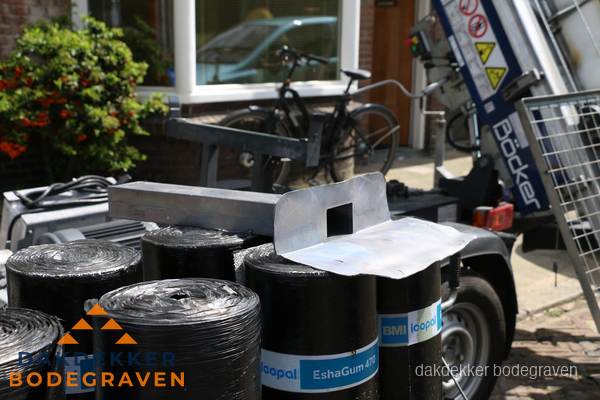 Dakbedekkingsmateriaal en dakgoot onderdelen in Bodegraven