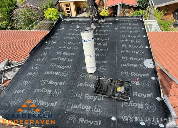 Dakrenovatie met Royal onderdak op plat dak in Bodegraven Dakrenovatie met Royal onderdak op plat dak in Bodegraven