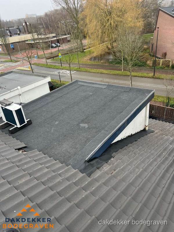 Plat dak met bitumen isolatie en dakbedekking in Bodegraven Plat dak met bitumen isolatie en dakbedekking in Bodegraven