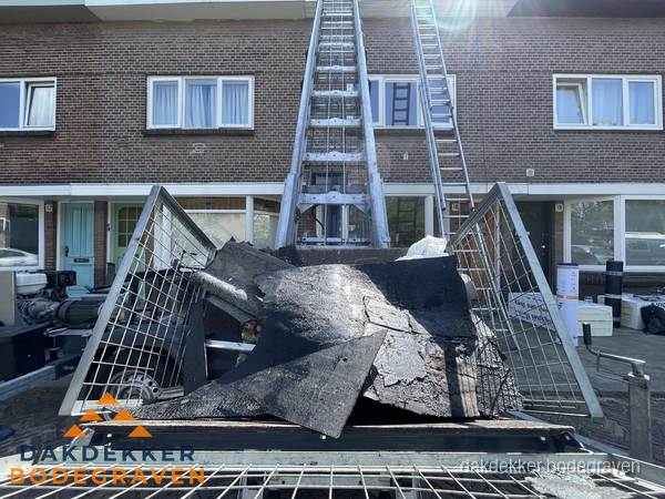 Kosten dakreparatie: dakschade aan flatgebouw in Bodegraven Kosten dakreparatie: dakschade aan flatgebouw in Bodegraven