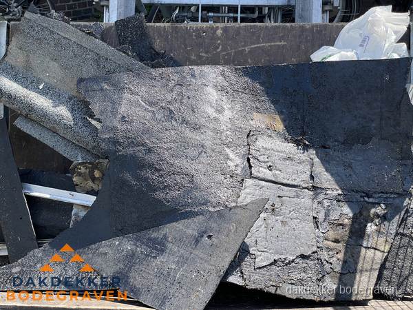 Kosten dakrenovatie: afvoer oud dakmateriaal in Bodegraven