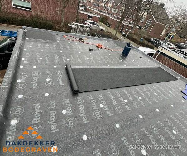 Dakrenovatie plat dak met bitumen dakbedekking in Bodegraven Dakrenovatie plat dak met bitumen dakbedekking in Bodegraven