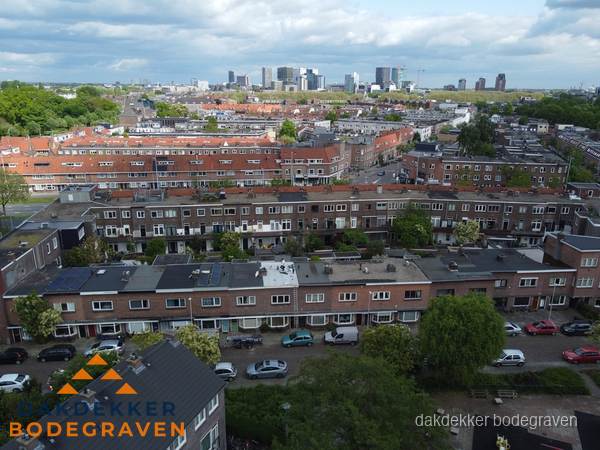Luchtfoto van daken in woonwijk Bodegraven