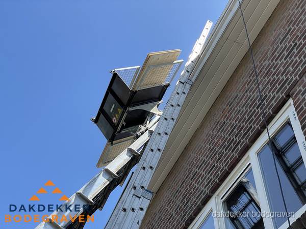 Dakgoot vervangen met dakdekkerslift in Bodegraven